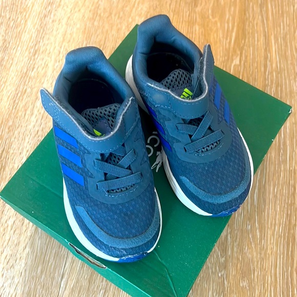 ❌SOLD❌Adidas sneakers - Picture 1 of 4